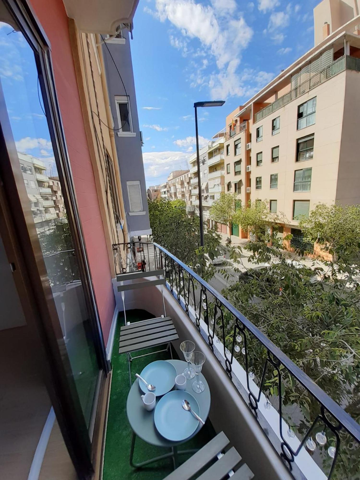 Good Energy Rooms Alicante Exterior photo